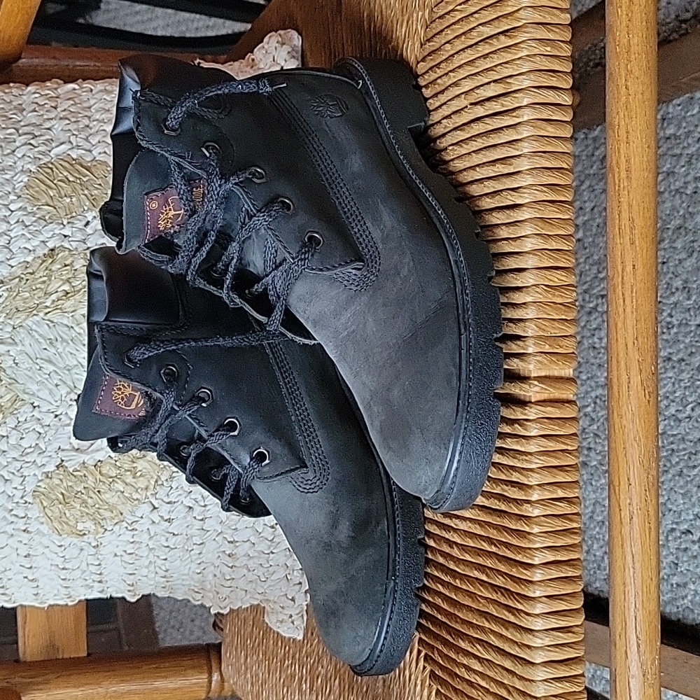Timberland  boots, grayish black, size 4 junior - Picture 3 of 14